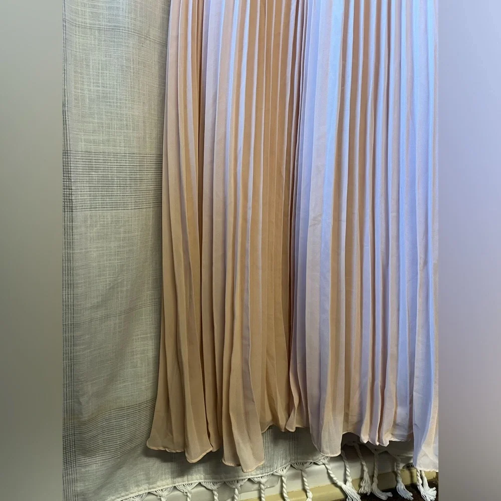 Petals and Pleats Blush Pink Lace Pleated Maxi Dress
Lulus Small Bridesmaid Prom - Picture 8 of 14